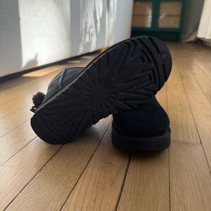 Ugg Australia Women's Classic Double Bow Mini Boot  Size 5